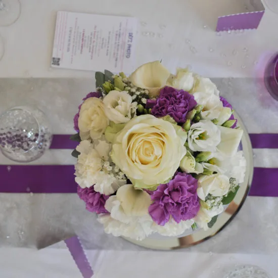 Centre de table mariage voyage violet