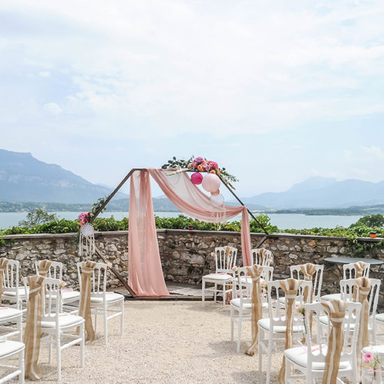 decoratrice-fleuriste-mariage-savoie-arche-mariage-chateau-bourdeau